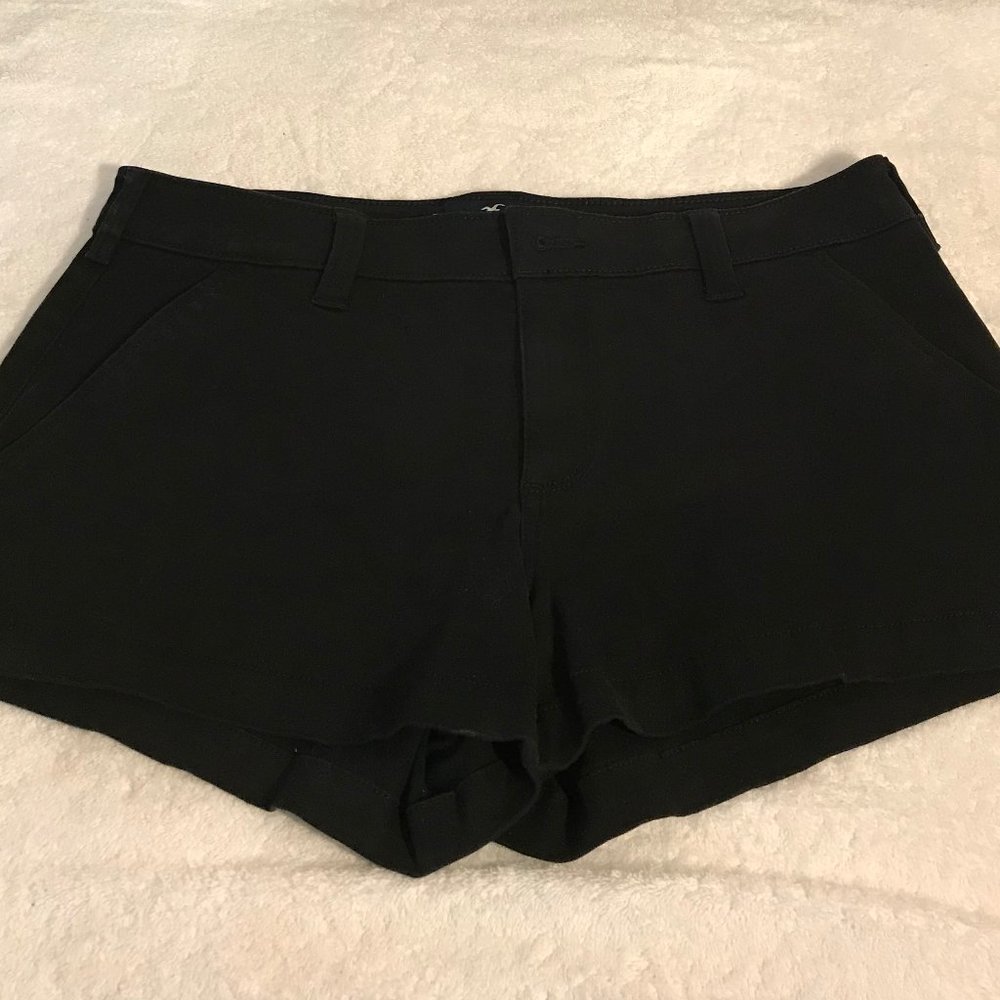 NWOT - Hollister Mid-Rise Black Shorts - Size 7